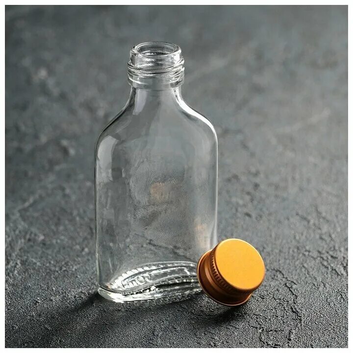 бутылка стеклянная 100 мл с винтовой крышкой. под крышкой пятидесятой бутылки. флакон 150 мл стекло. стеклянные миниатюрные бутылочки 50 мл. под крышкой пятидесятой бутылки.
