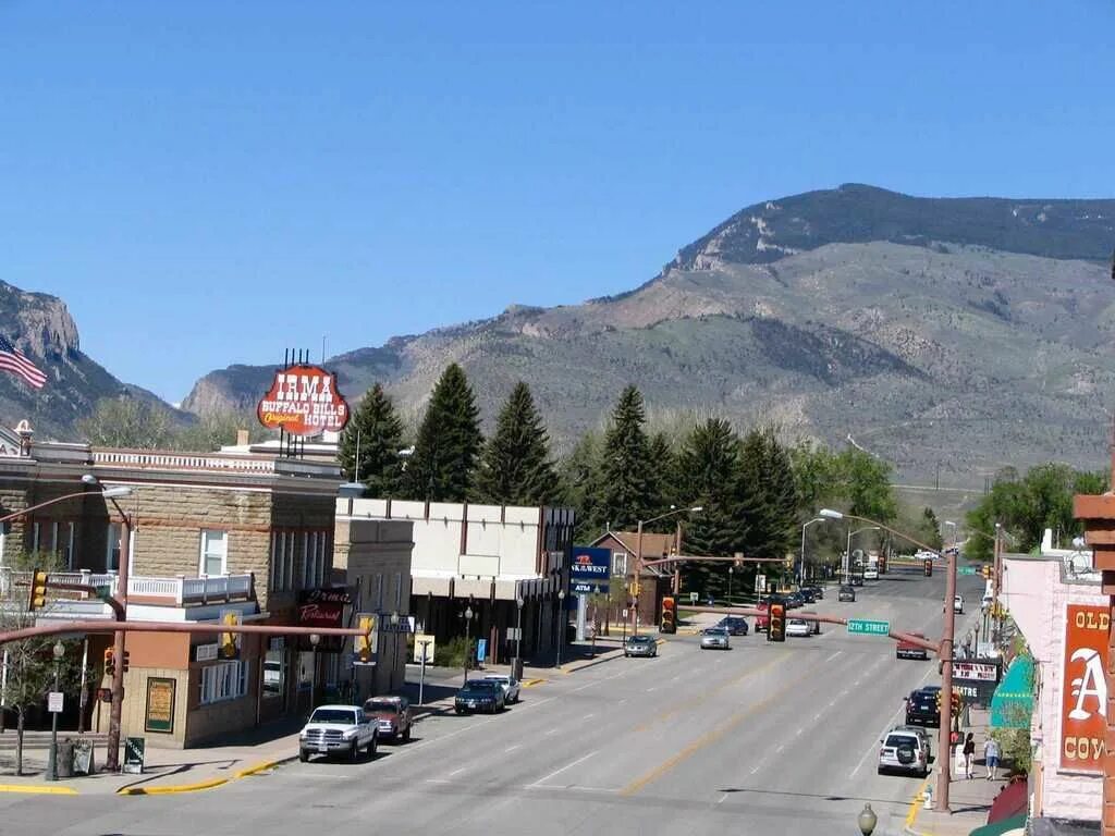 Коди сша. Город коди вайоминг сша. The city of cody. Cody,wyoming apartments. Вестерн отель америка.
