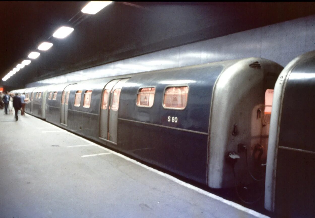 Juq 487. British Rail class 487. London Underground 1992 stock. Железнодорожный класс 487. 1992 Tube stock.