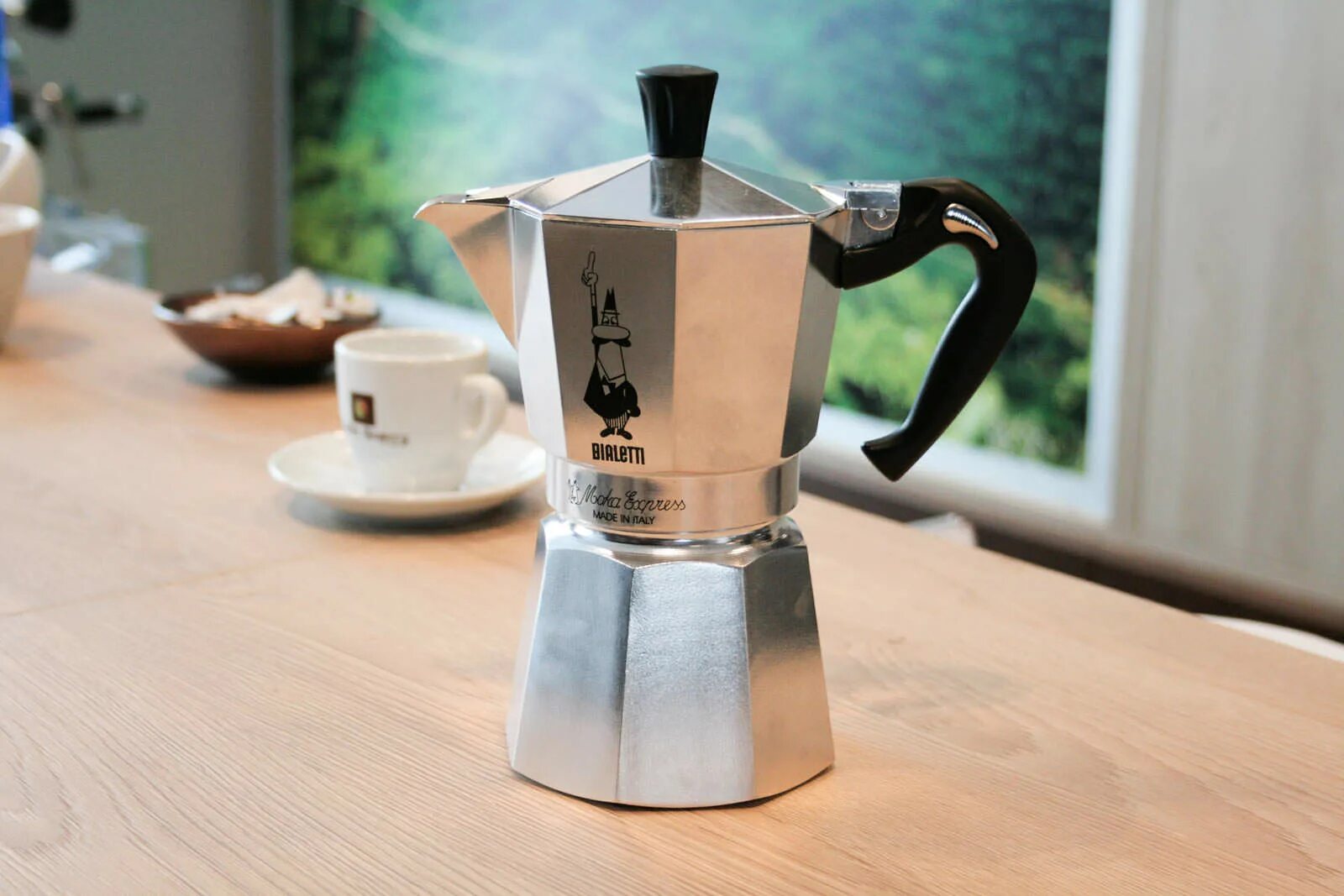 Гейзерная кофеварка bialetti moka. Биалетти гейзерная кофеварка. Кофеварка Bialetti Moka Express 1163. Гейзерная кофеварка Биалетти Мока. Кофеварка гейзерная Moka Express 1163.