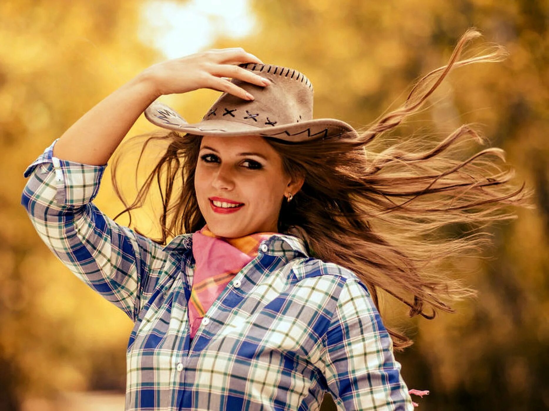 Девушка в ковбойской шляпе фото. Sertanejo. Cowgirl 1080p. Brunette cowgirl