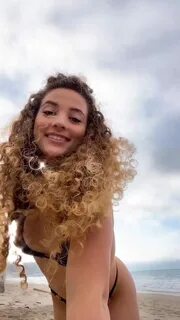 Sofie Dossi.