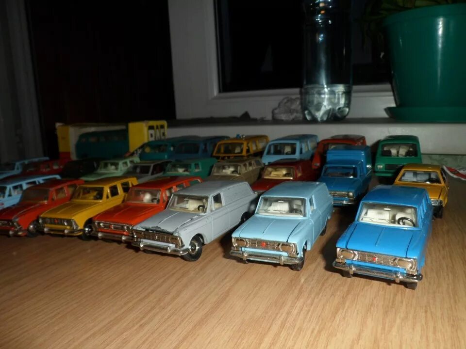 Советские модельки машинки. Коллекция моделей автомобилей. Сувенирные машинки. Советские коллекционные машинки. Советские модели ссср
