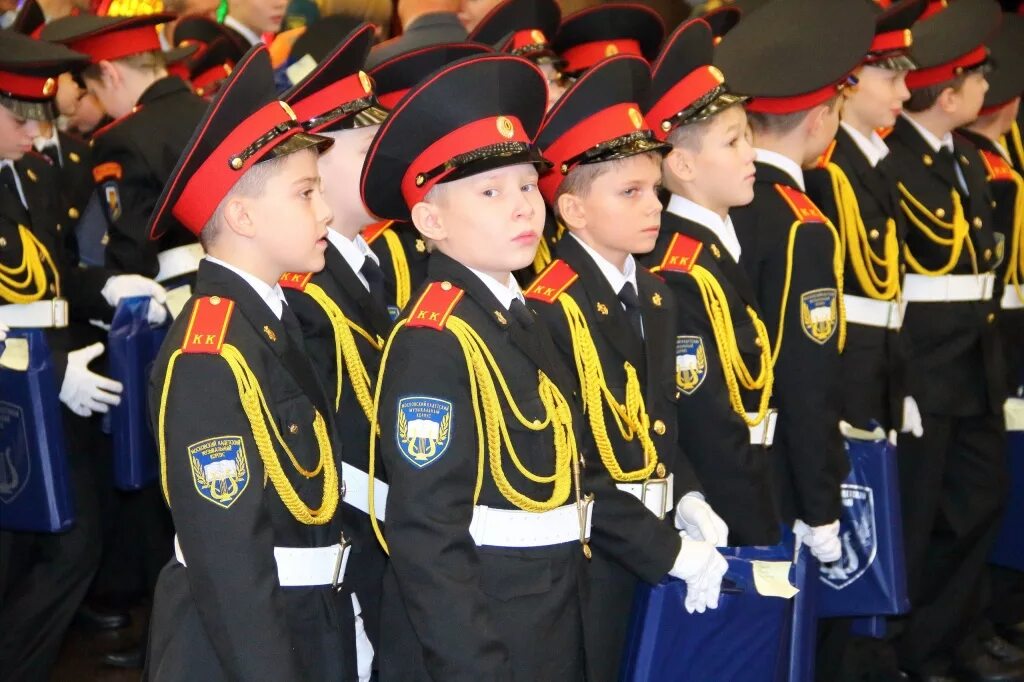Первый московский кадетский корпус для девочек. Кадетская школа в санкт-петербурге для мальчиков. Кадетский корпус казань. Мальчик кадет. Маленькие кадеты.
