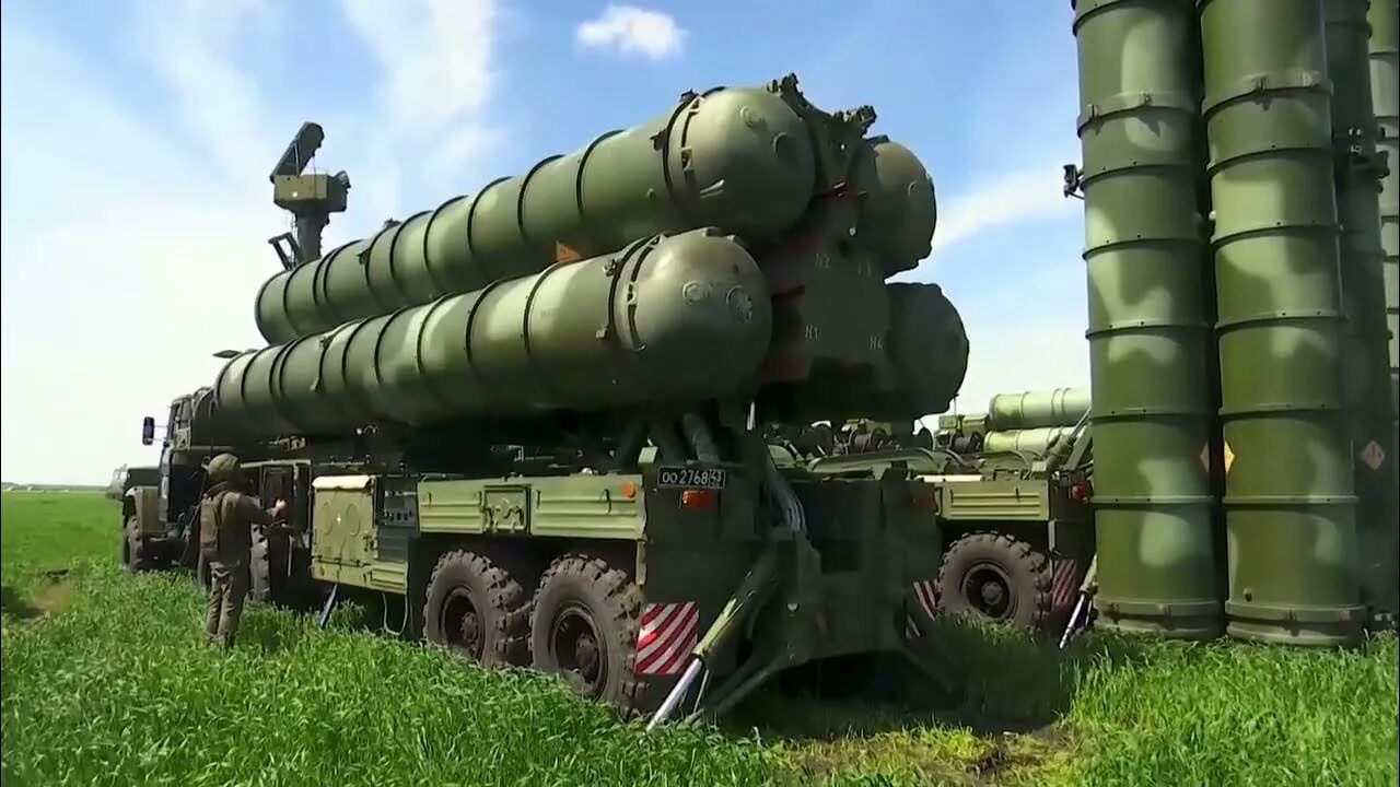 Комплекс с 300. Комплекс с 300. С 300 2 ракеты. С 300 2 ракеты. С 300 2 ракеты.