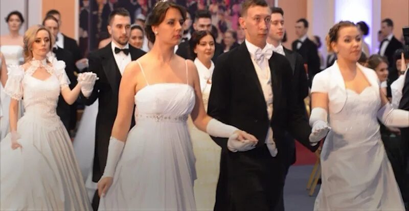 Как назывался благотворительный бал в оренбурге. Белгород филармония пушкинский бал-маскарад. Как назывался благотворительный бал в оренбурге. Благотворительный бал. Новогодний бал.