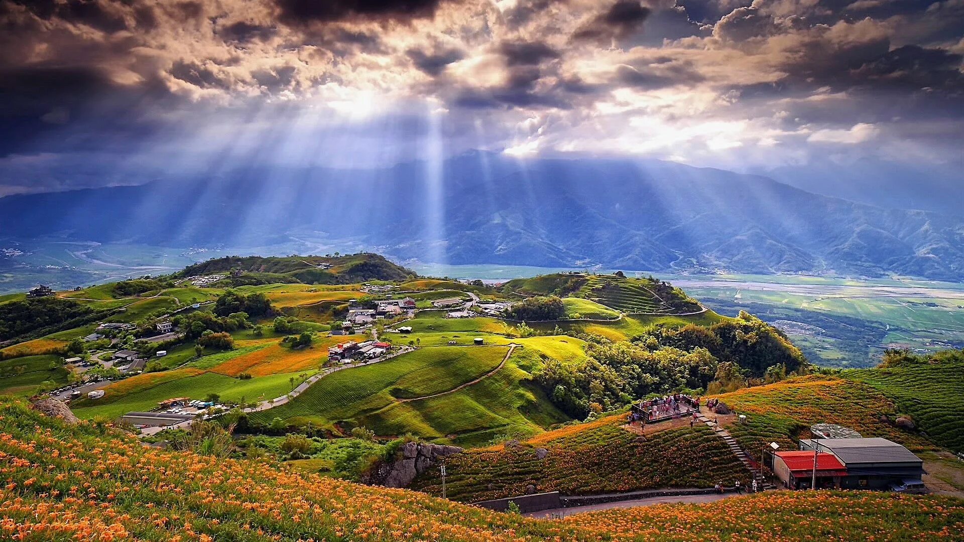 Деревня на Холме. Деревня в горах. Вид с холма. Тайвань пейзажи. Hills village