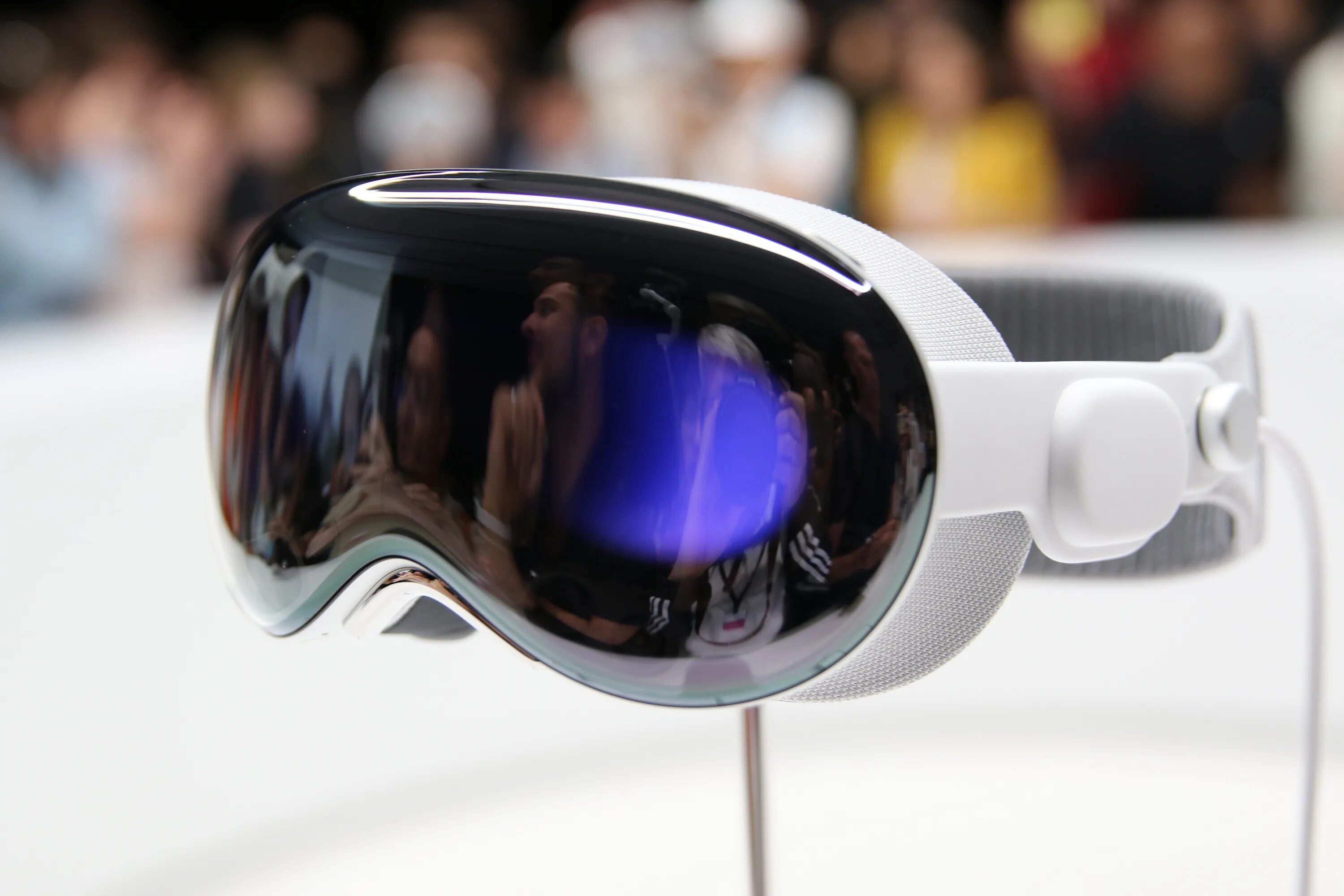 Очки апл про. Очки эпл визион про. очки смешанной реальности apple vision pro. очки эпл вижин. очки аппле визион 2025.