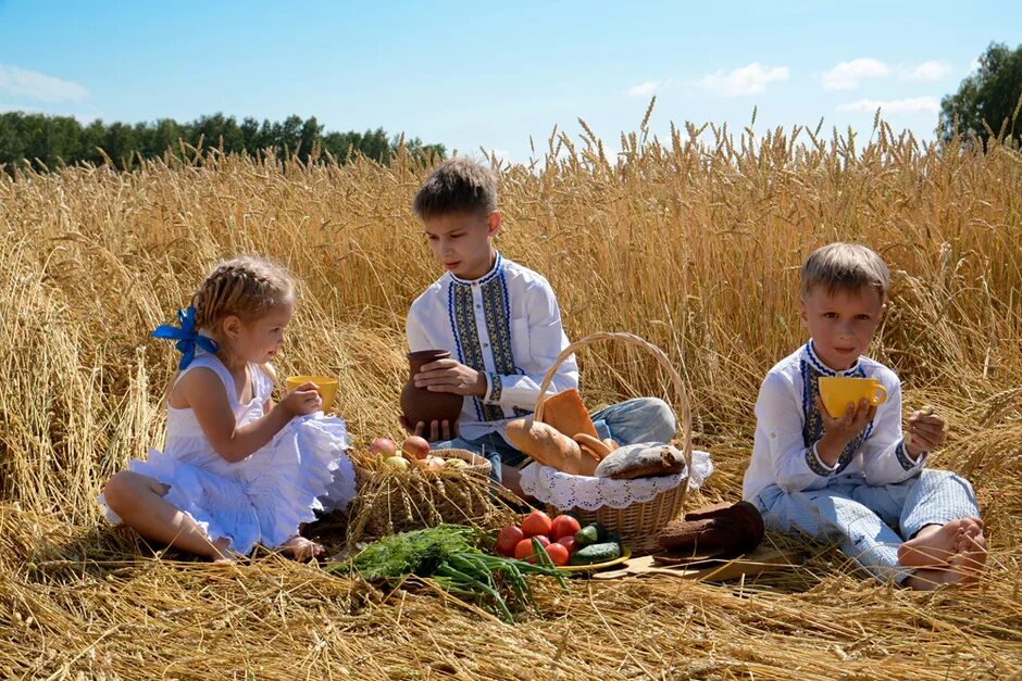 Каникулы в деревне читать. Каникулы в деревне. Деревенские каникулы. В деревне. Летние каникулы. Летние каникулы в деревн.