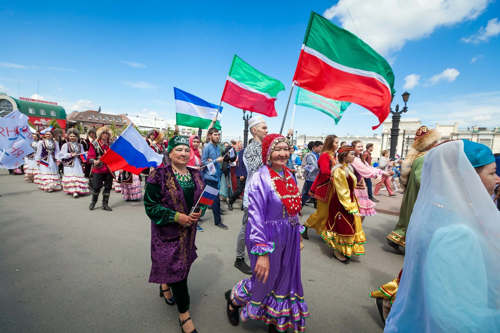 Дружба народа видео. Дружба народов России. Парад дружбы народов. Дружба народов в Узбекистане. Башкиры молодежь.