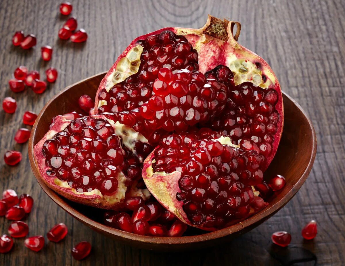 Красный фрукт с косточкой. Гранат сокотранский. Гранат Гюлоша. Гранат Pomegranate. Афганский гранат фрукт.