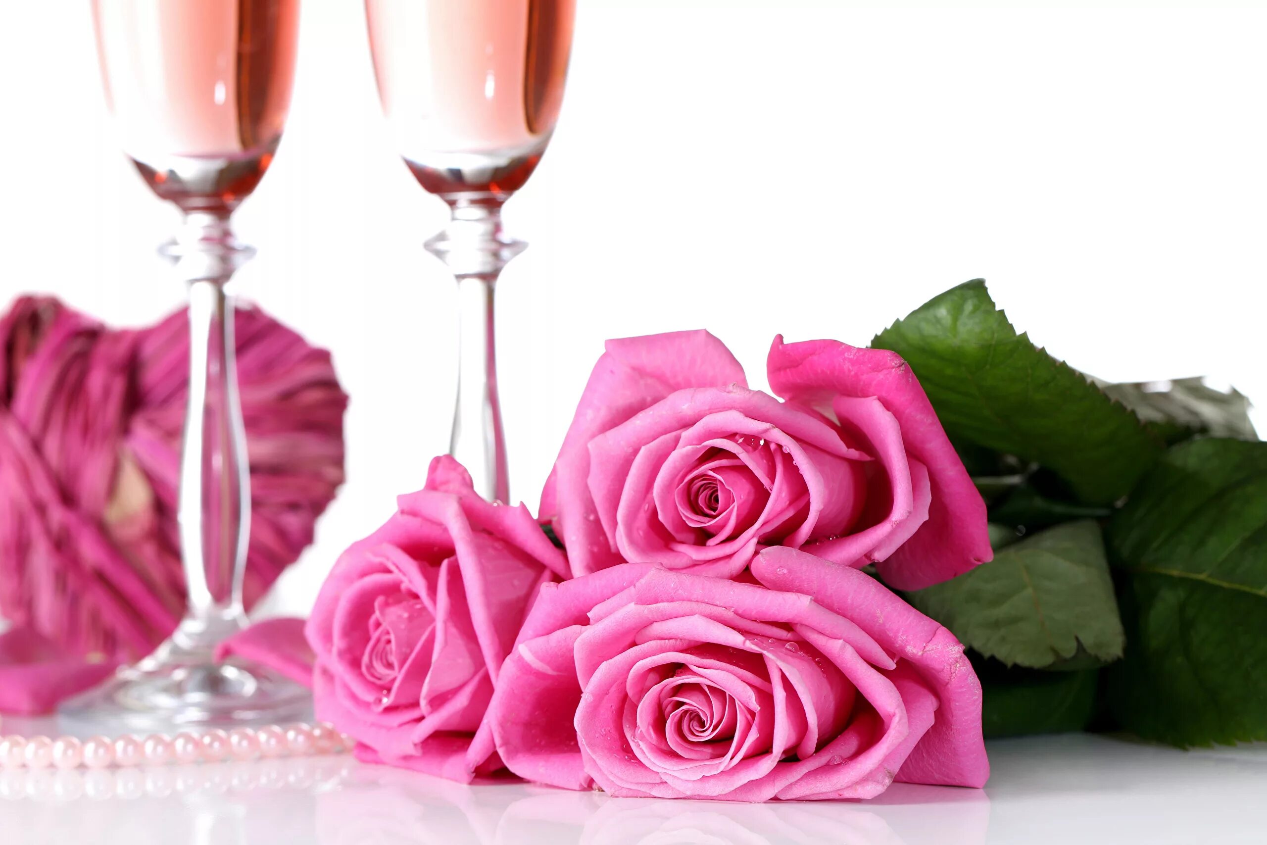 Шампанское и розы 69. Цветы и шампанское. Розовое шампанское и цветы. Бокал для шампанского розовый. Торт шампанское цветы.