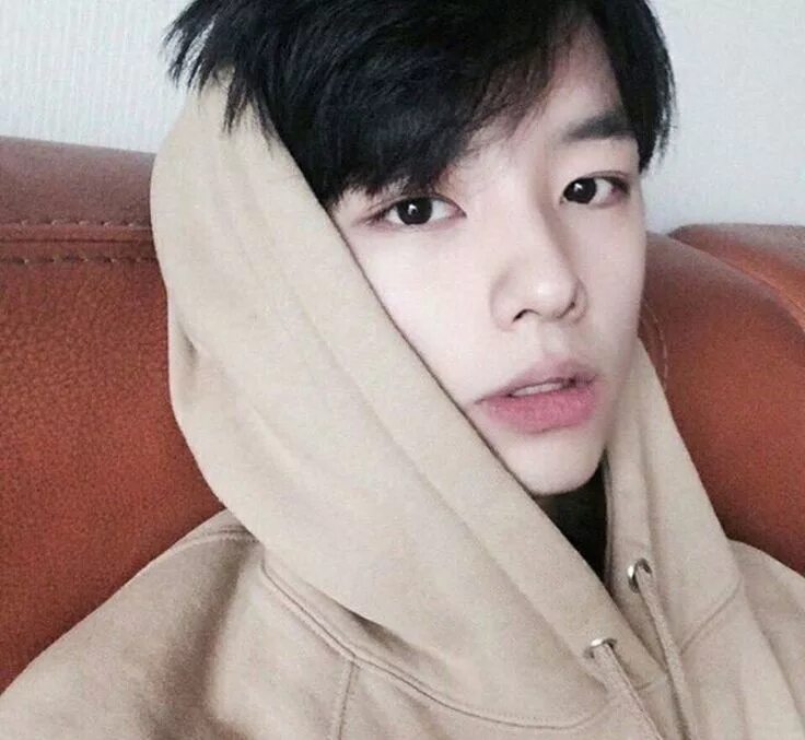 Азиат 19 лет. Korean oppa. Улзанг кореан бойз. Пацаны кореянка. Корейские парни ульзанг.