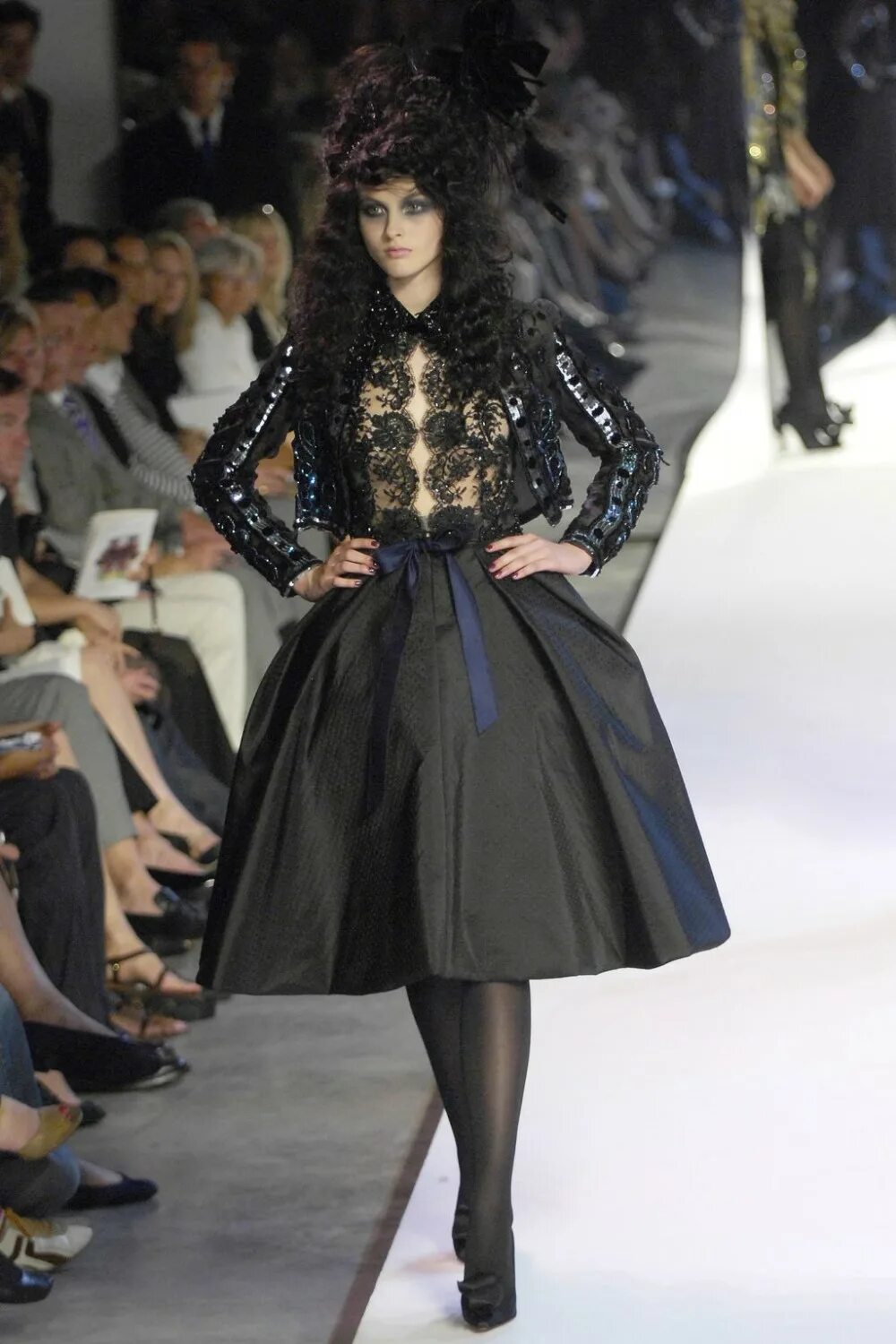 мода лето 2007. жан поль готье кутюр 2007. показ мод 2007. 2007 шоу виктория сикрет 2007. 2007 год стиль одежды.