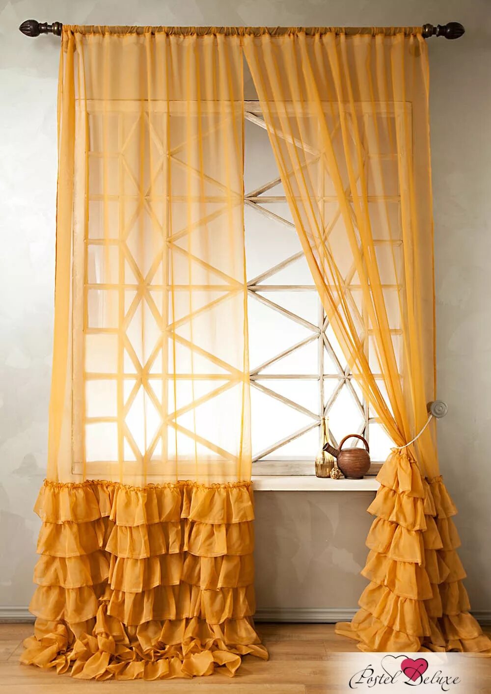 Идеи оригинальных штор. Шторы оригинальные идеи. Идеи оригинальных штор. Короткие занавески. Многослойные шторы для гостиной.