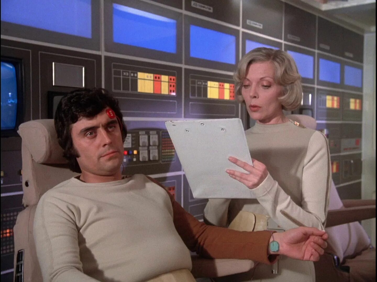 Space 1999. Космос 1999. Космос 1999. Кэролин мардек. Телевизор 1999.