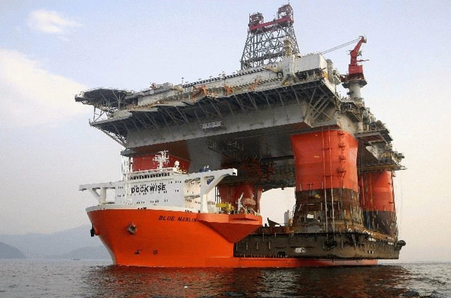 Судно нефтяных платформ. Блю марлин судно. голубой марлин корабль. грузовой корабль. гигантские корабли.