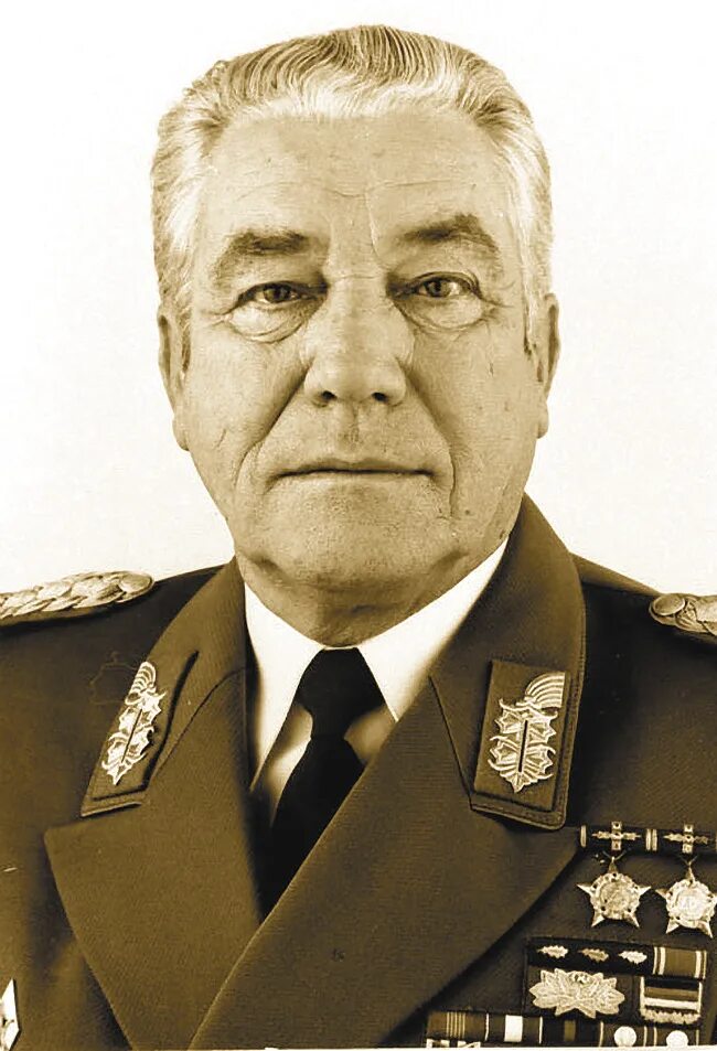 военная форма армии гдр. министр обороны гдр генерал гофман. форма генерала гдр. вольфганг рейнхольд. генерал армии хайнц гофман.