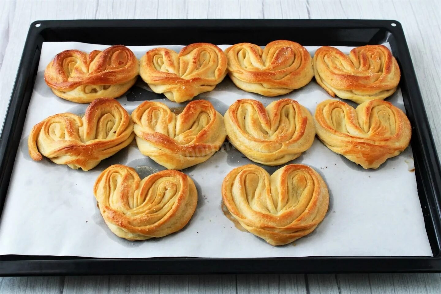 Булочки сердечки. Булочки сердечки в духовке. Булочки сердечки. Булочки с сахаром. Булочки с сахаром в духовке.