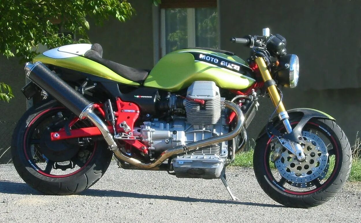Moto guzzi v7 cafe racer. Мотоцикл moto guzzi. Мото гуцци v11. Moto guzzi 2022 models. Мото гуззи калифорния.