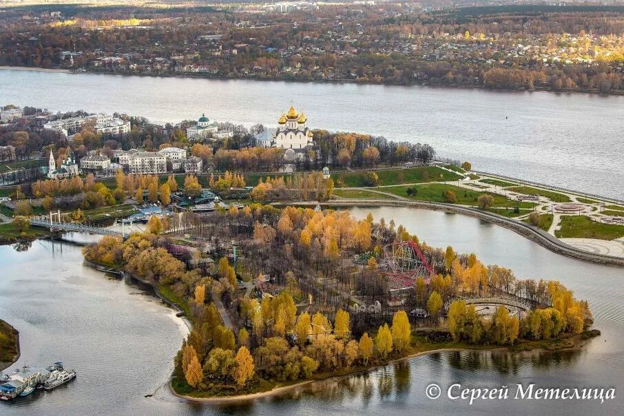 Осенний ярославль фото Названы 10 самых живописных городов России для отдыха осенью Комсомольская правд