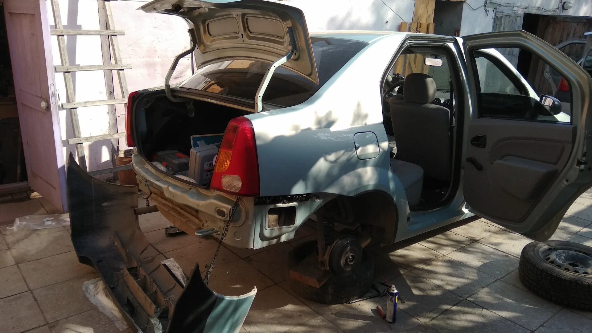 Рено логан битый. Кузов рено логан 1. Рено логан 6x6. Ремонт логан 1. Ремонт логан 1.