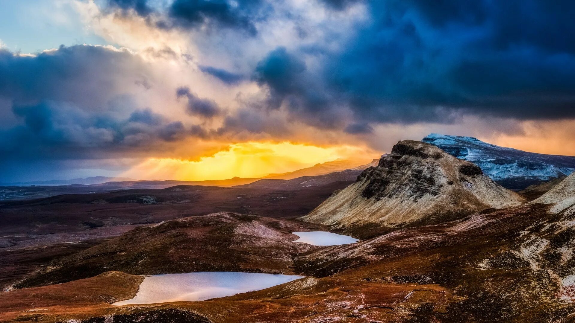 Остров Скай. Обои на рабочий стол Шотландия. Природа Шотландия панорама. Стандартные изображения Windows 10. Фото обои экрана блокировки