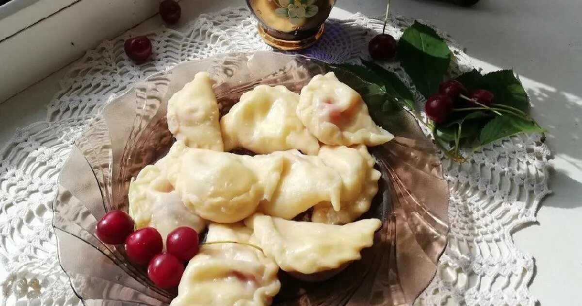 Кухня наизнанку рецепт вареников. Вареники с творогом и вишней. вареники с творогом и изюмом. нежный вареник. изделия из теста для вареников.