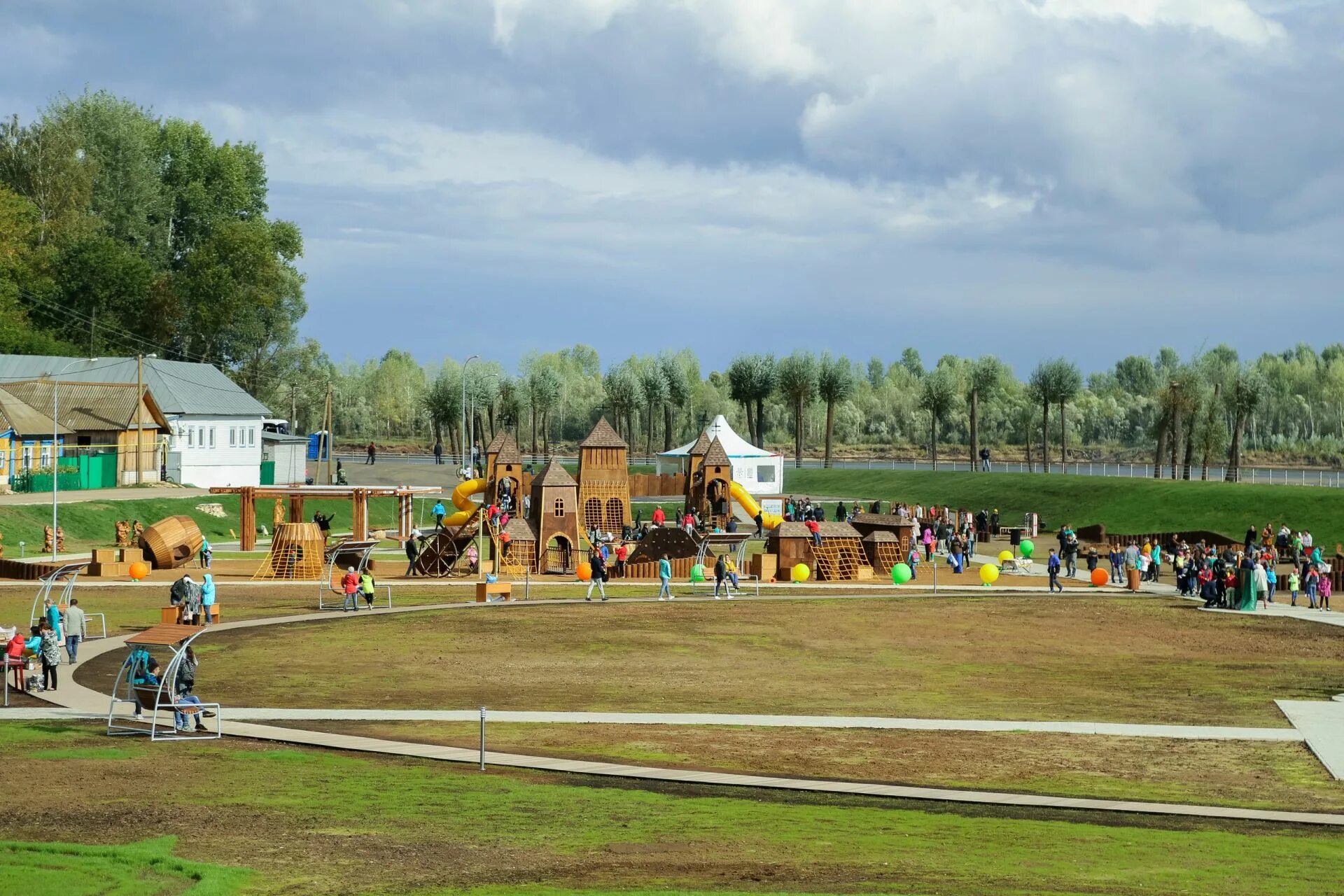 мамадыш набережная вятки. мамадыш парк. сквер яшьлек мамадышский район. парк победы мамадыш. набережная города мамадыш.