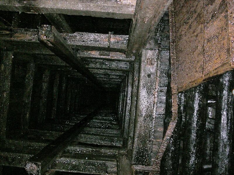 лифт под землю круглый. подземные экскурсии в москве река неглинка. заброшенные станции метро лондона. космический лифт из нанотрубок. заброшенная шахта.