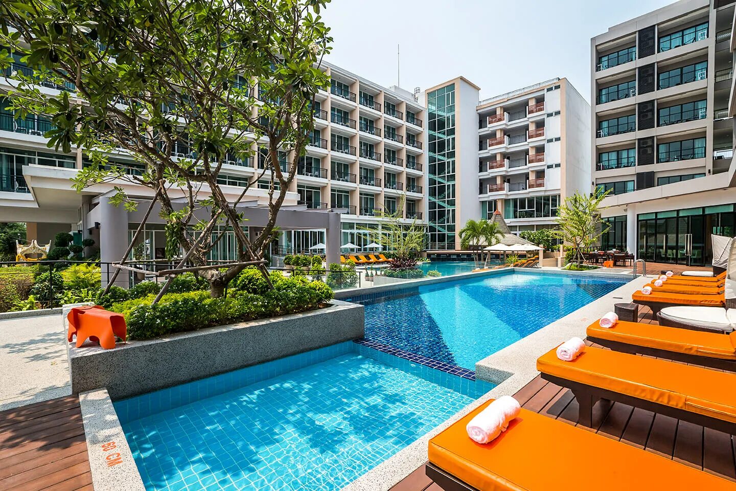 Hotel j Pattaya 4. Централ Паттаяотель Паттайя. Wiz Hotel Pattaya 3*. Паттайя отели 4 звезды.