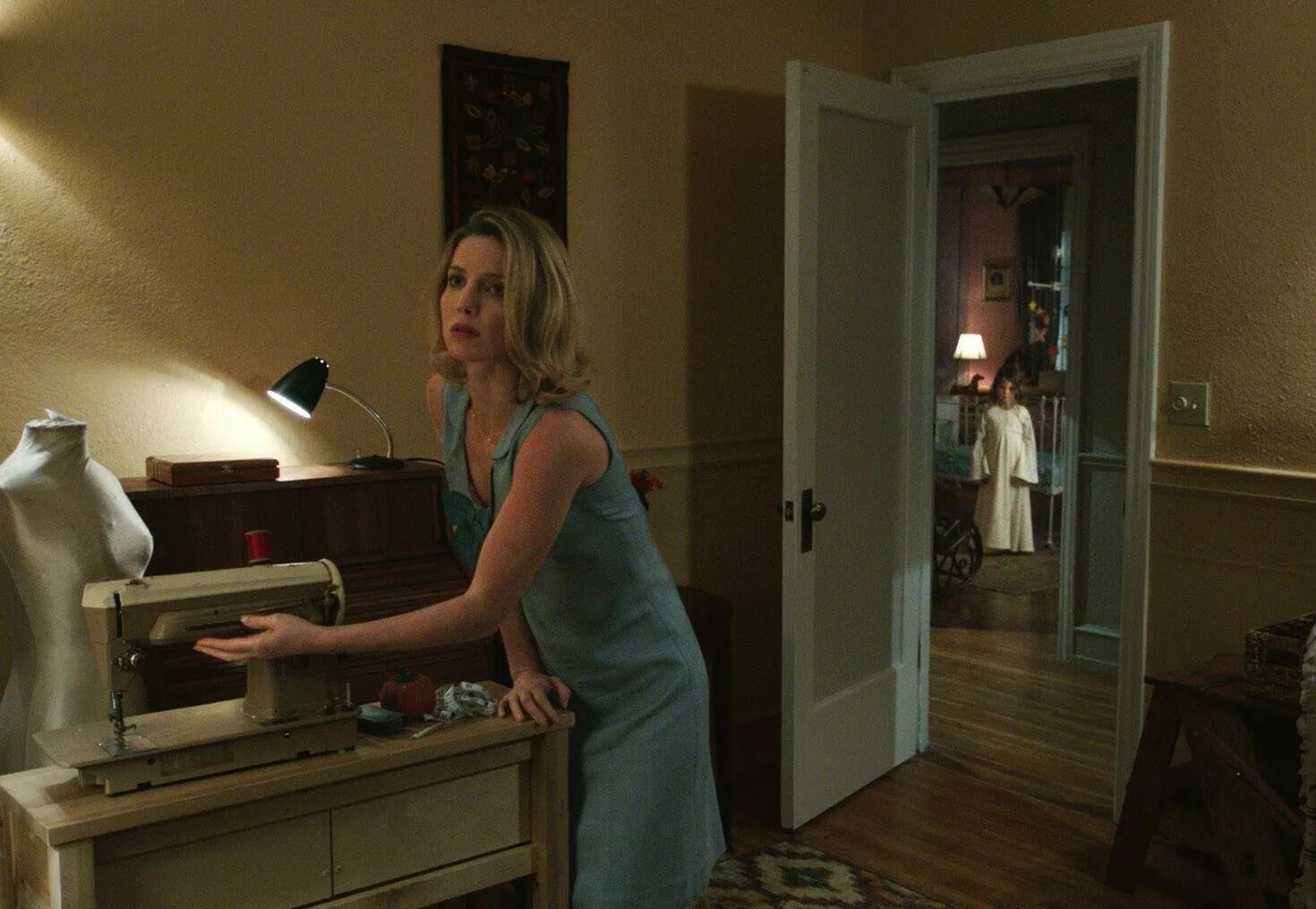 кукла анабель зарождение зла. Annabelle. проклятие аннабель кукла. проклятие анабель зарожденеи зла. Annabelle.