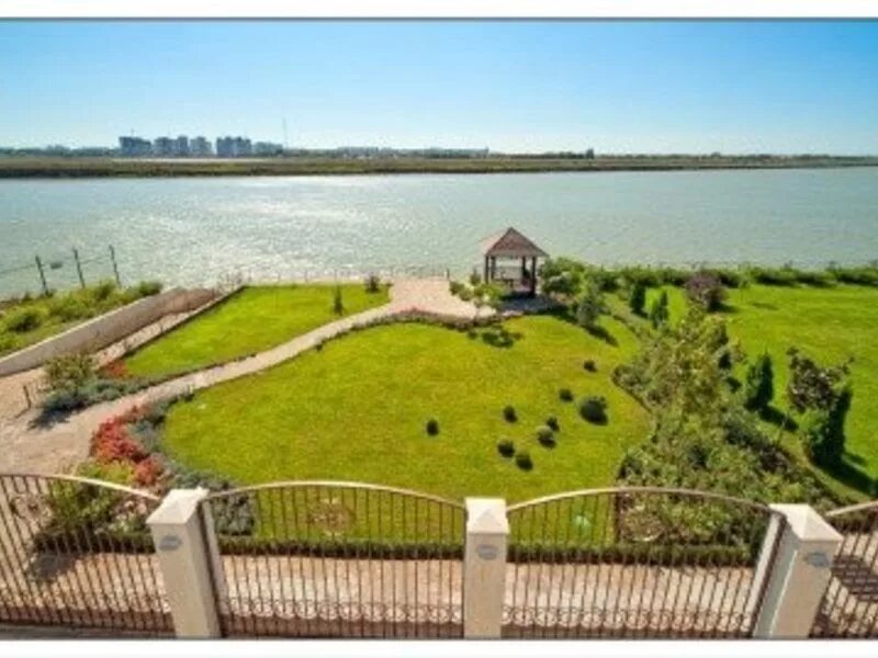 Дом с выходом в реку краснодарский. Участок с видом на реку. участок с видом на воду. усадьба на берегу реки. дом в краснодаре на реке кубань.
