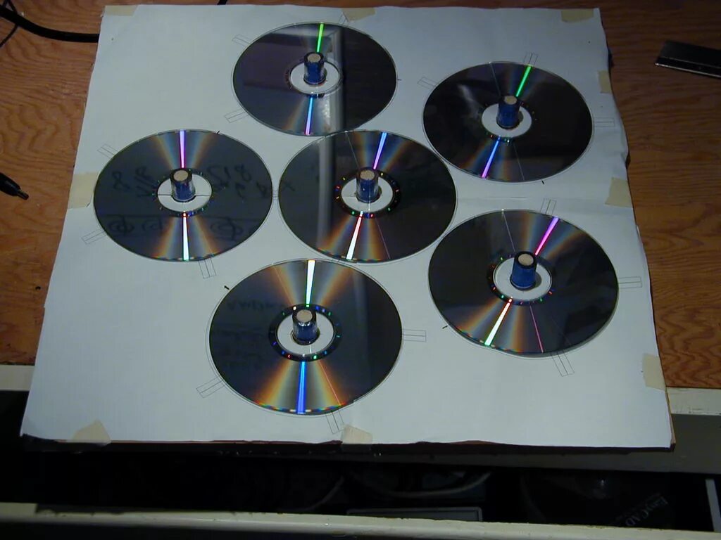 Поделки из дисков. Подставка из компакт дисков. Украшенные диски. Поделки из СД дисков.