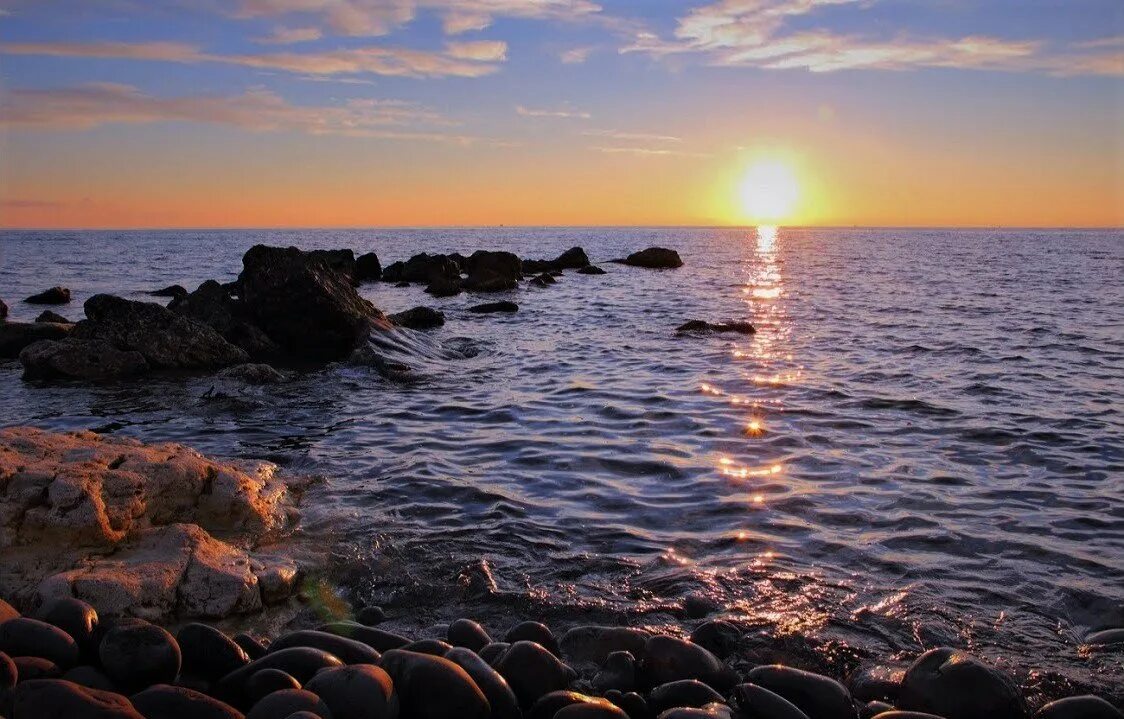 Черный берег песня. Черное море Новороссийск закат. Красивое черное море. Черное море вечером. Черно море.
