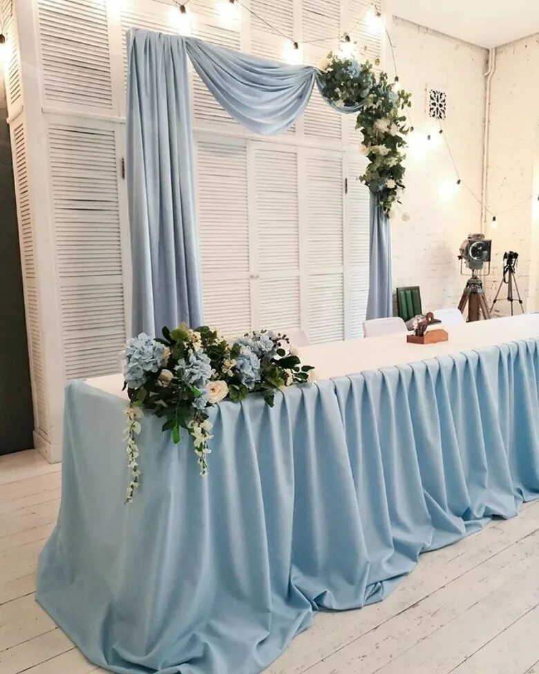 Стол молодых 2. Свадебный стол молодоженов. Президиум задник рустик. Украшение президиума. Стол молодых 2.