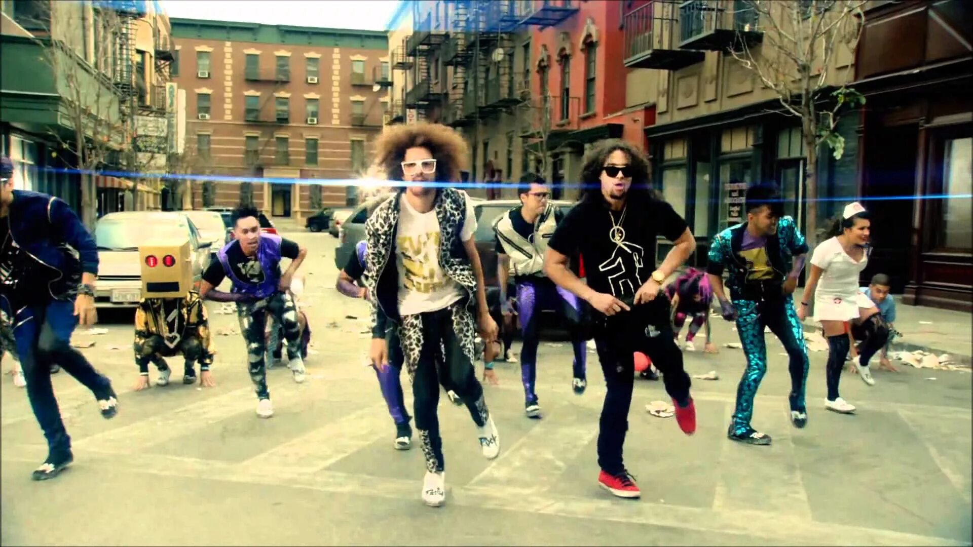 Im shuffle. Лмфао шафлер. Шафл LMFAO. Шафл дэнс. LMFAO everyday im shuffling.