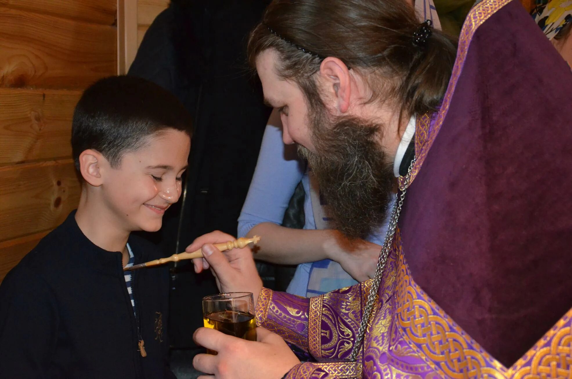 Таинство елеосвящения дети. Александрийская монастырская православная школа. Отец димитрий торшин. Миропомазание, елеосвящение, елеопомазание. Соборование детей.