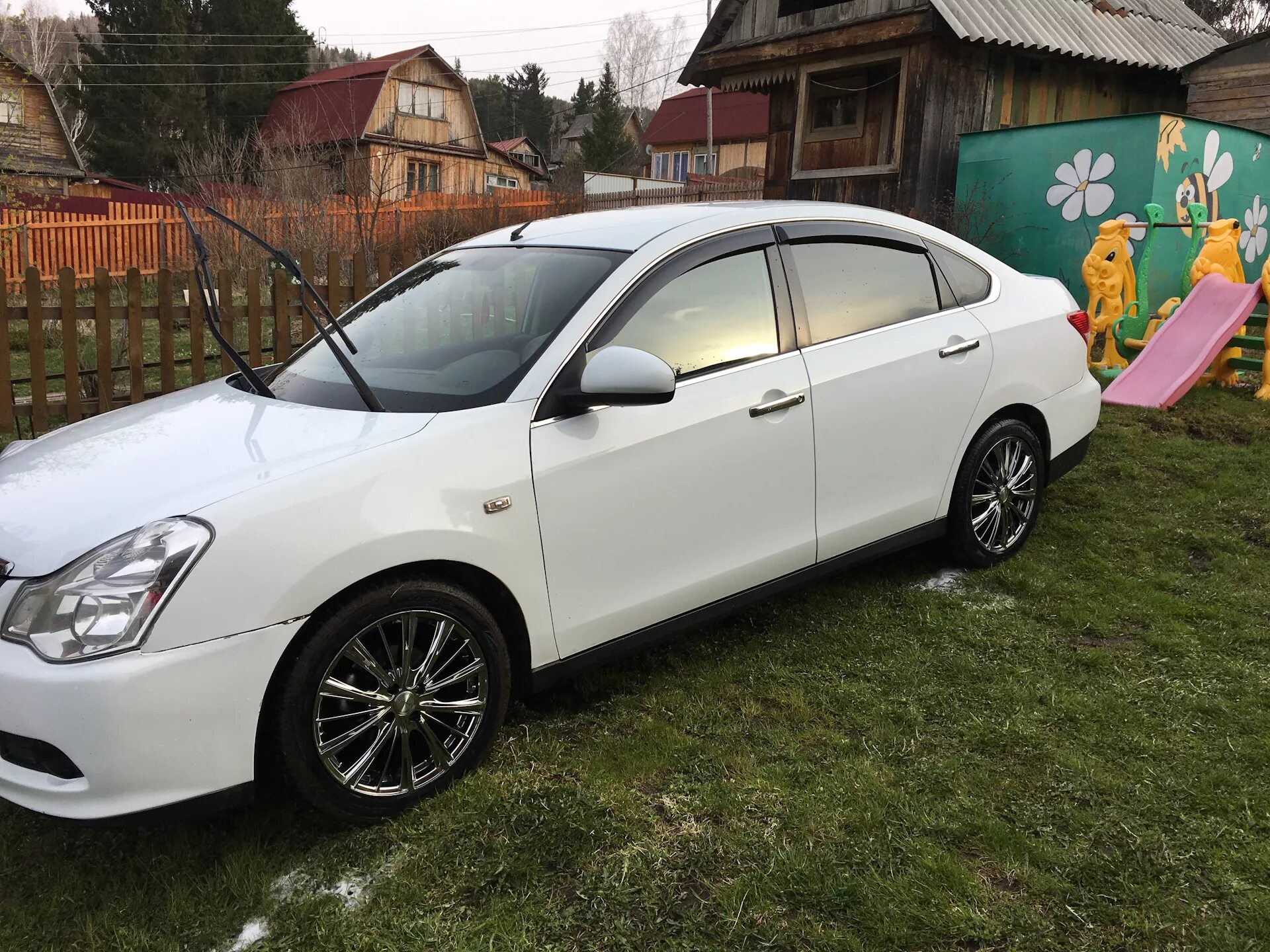 Колеса на ниссан альмера. Nissan Almera g15 диски r17. Nissan alim g 15 r17. Nissan Almera g15 на 17 дисках. Ниссан Альмера на дисках r17.