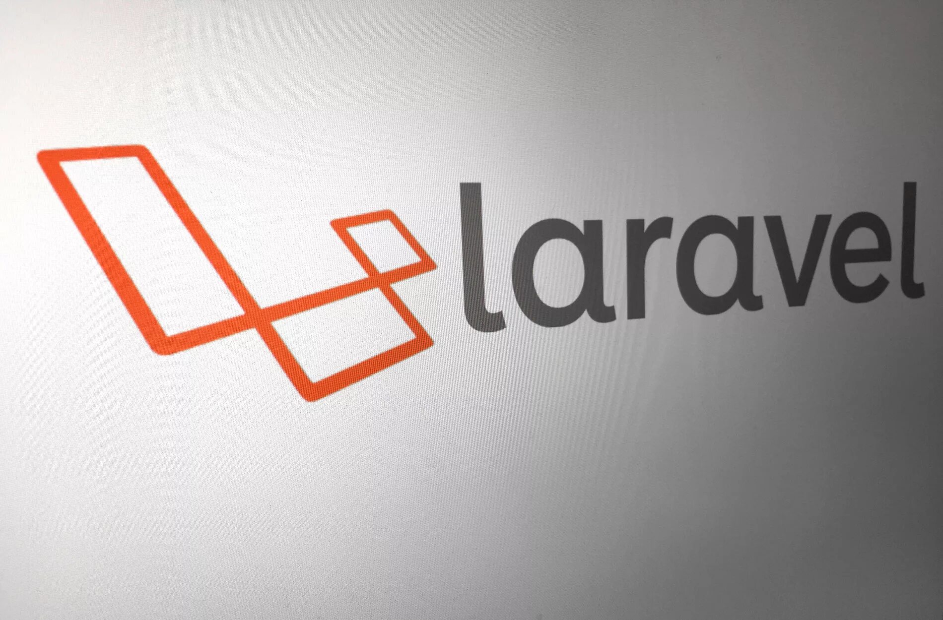 Laravel messages. Фреймворк Laravel. Laravel лого. Laravel 9 логотип. Laravel logo без фона.