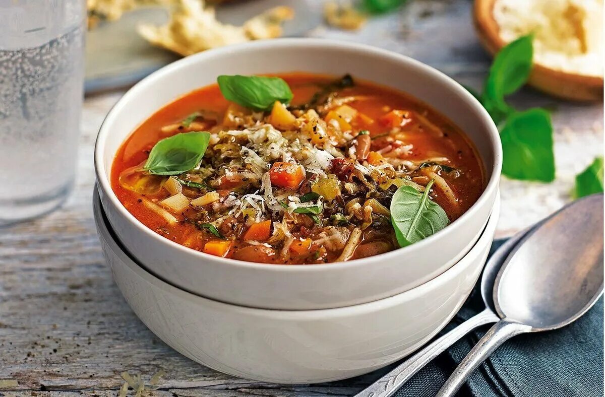Минестроне итальянский. Овощной суп минестроне. Минестроне классический. Минестроне итальянский овощной суп.