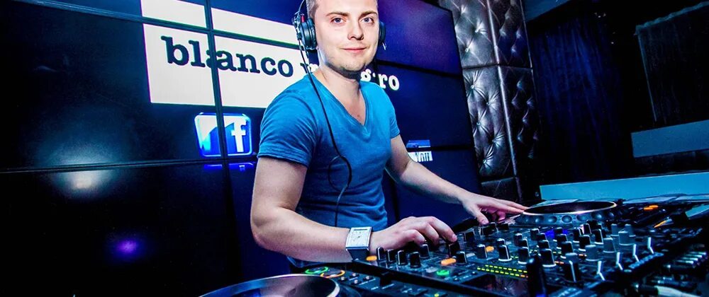 бизнес мероприятия. женщина предприниматель. Event contact. деловые переговоры. Shared humanity.