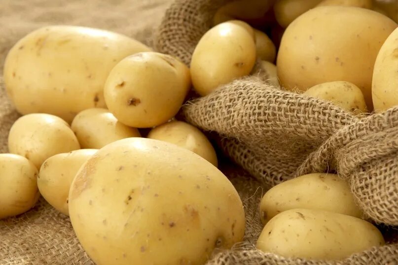 Почему картофель становится сладким после подмораживания. Потемнение картофеля. Картошка темнеет. Потемневший картофель. Почему темнеет картофель.
