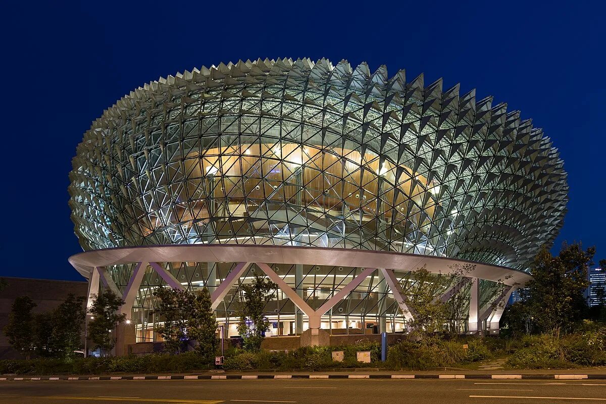 Singapore театр эспланада. Оперный театр сингапур. Сингапур площадь 2023. Сальвадор дали ньютон скульптура. Сингапур singapore.