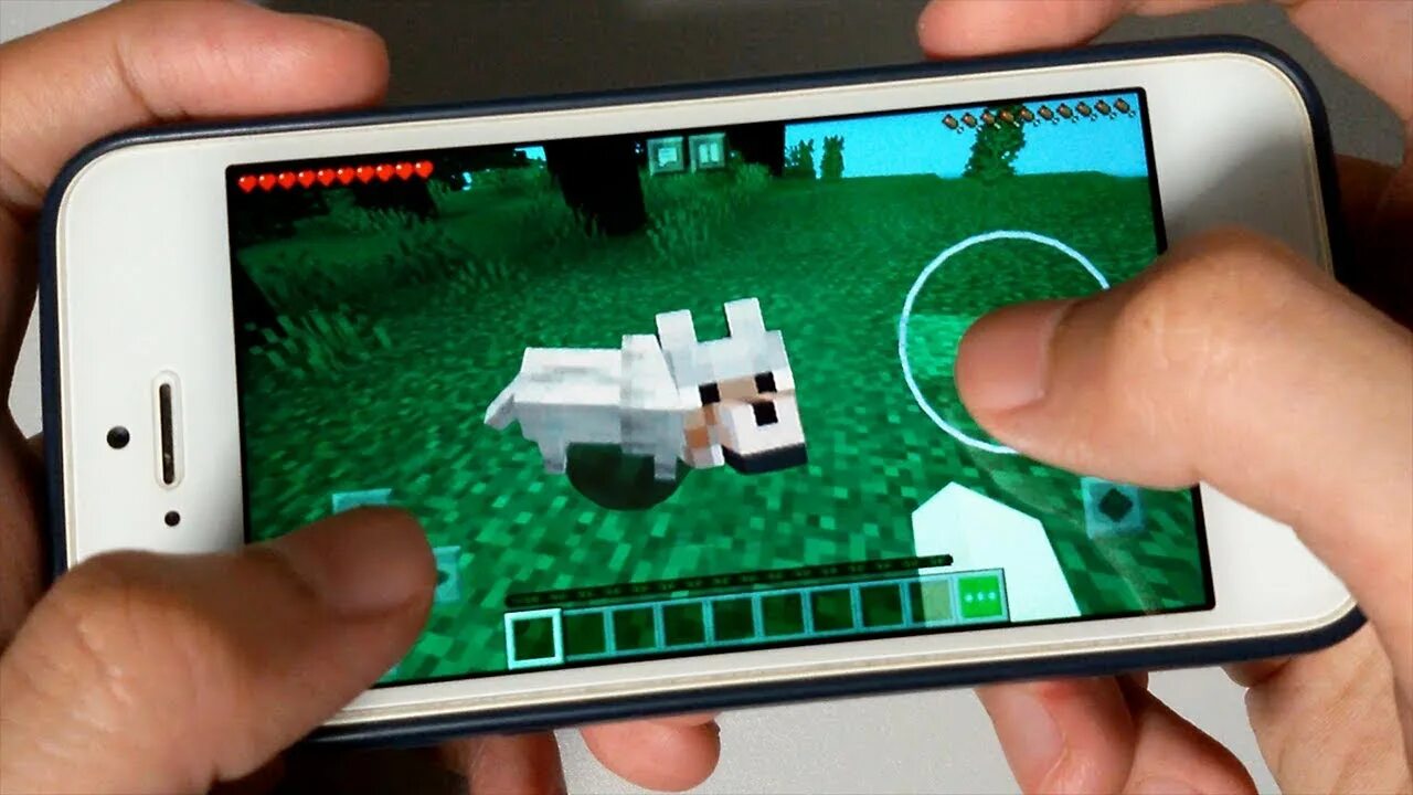 Игры майнкрафт на телефон установить. Minecraft IOS. Игра майнкрафт для смартфона. Айфон с играми майнкрафт. Майнкрафт на айфон 2g.