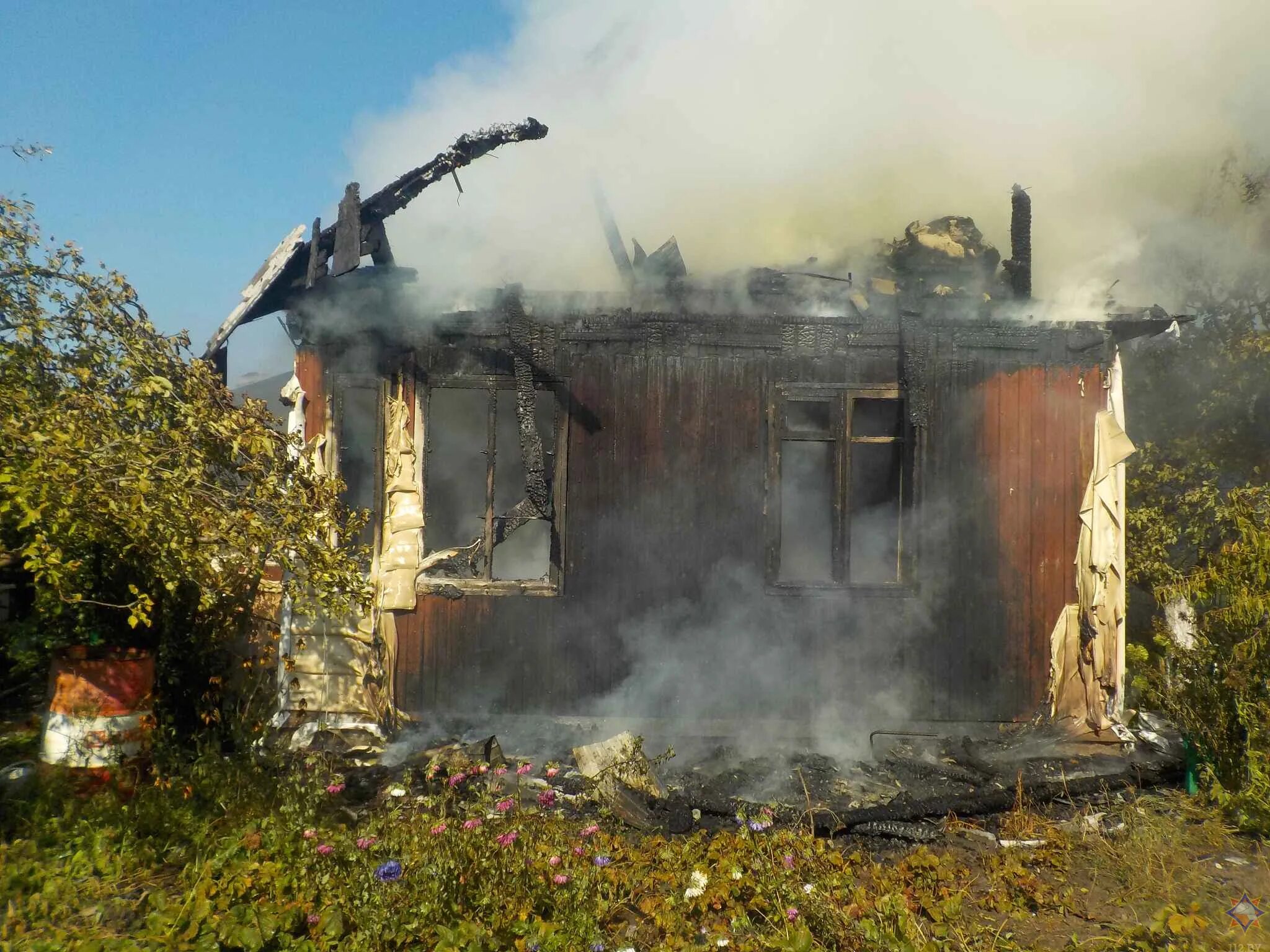 Новости загородной. Пожар дачного дома. Пожар на даче.