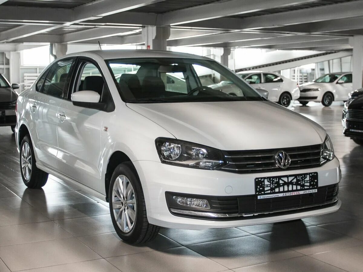 Купить новый у дилера фольксваген поло. Volkswagen Polo 5 Рестайлинг. Volkswagen Polo v Рестайлинг 1.6. Volkswagen Polo v Рестайлинг. Поло 5 Рестайлинг 2018 седан.