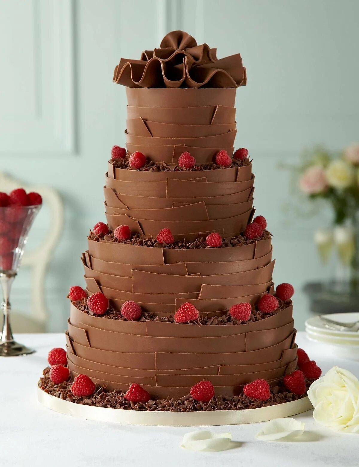 Свадебные торты ганаш. Большой торт. Красивый шоколадный торт. Красивые шоколадные тарты. Фото современных тортов