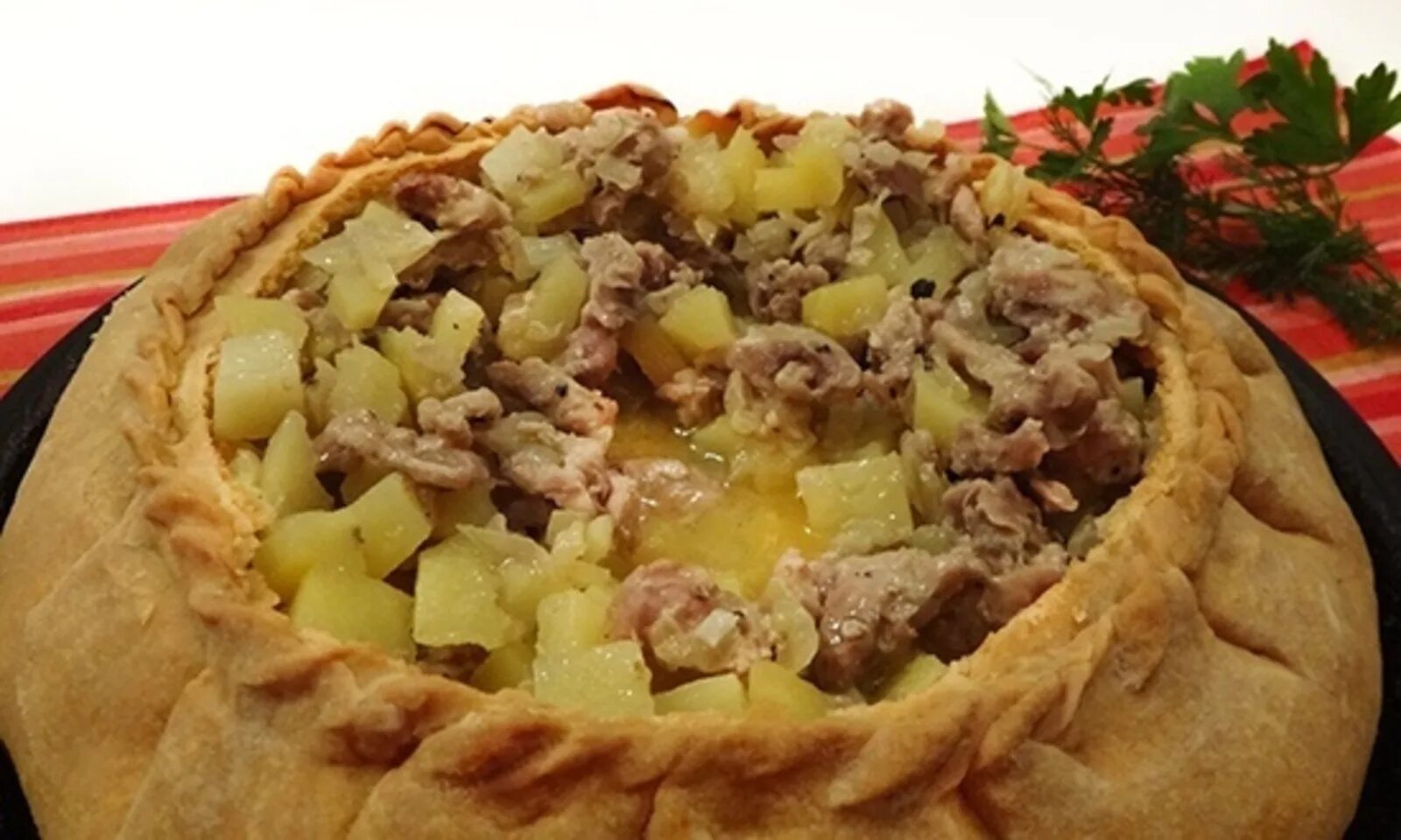 Татарское блюдо картошка с мясом в тесте. Бэлеш татарское национальное. татарский пирог балиш. татарская кухня бэлиш. татарская кухня зур бэлиш.