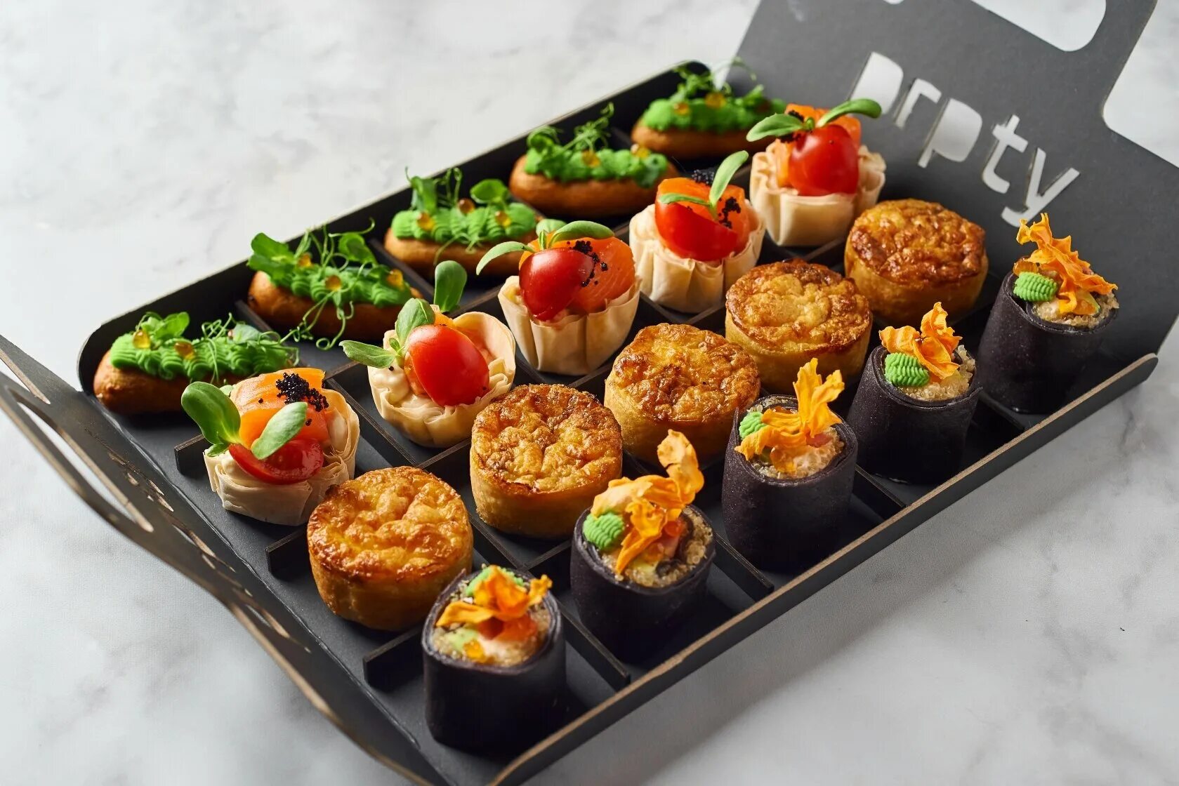 фуршетный сет. необычные фуршетные закуски. мини канапе. сеты канапе. канапе фуршетные наборы.